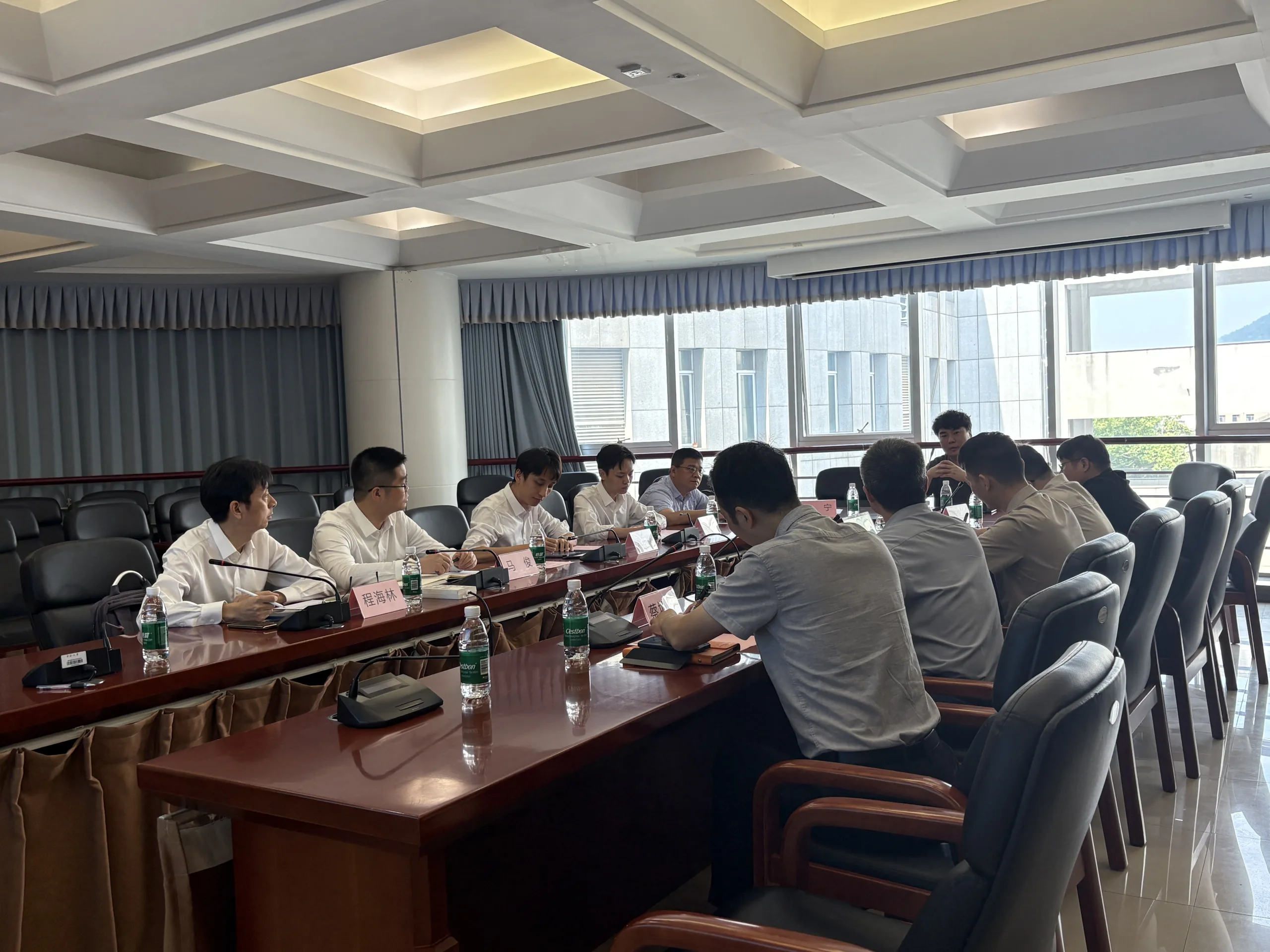 奥飞新材携手中建八局南方公司开展气凝胶技术专题交流 1 webp